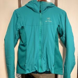 Arcteryx women’s atom lt hoody